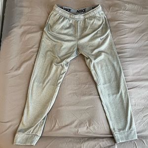Men’s grey Nike therma fit athletic pants